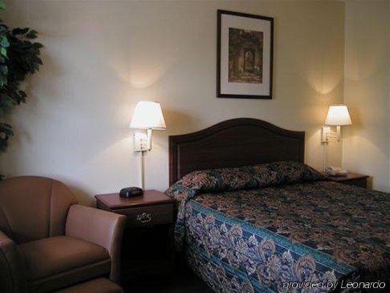 Intown Suites Extended Stay Charlotte Nc -East Independence Chambre photo